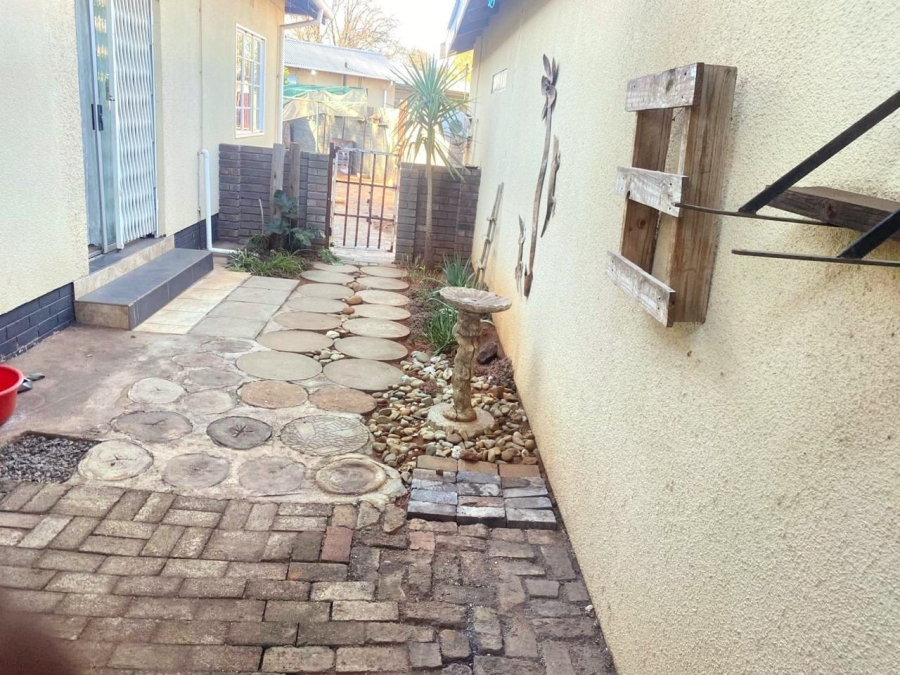 To Let 4 Bedroom Property for Rent in Kuruman Northern Cape
